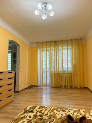 Bright and spacious! 3rd floor. Brick house. Selling 1 bedroom apartment.