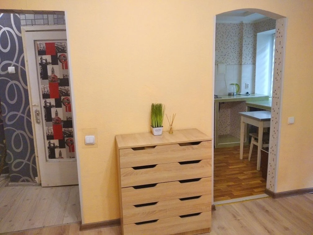 Bright and spacious! 3rd floor. Brick house. Selling 1 bedroom apartment.