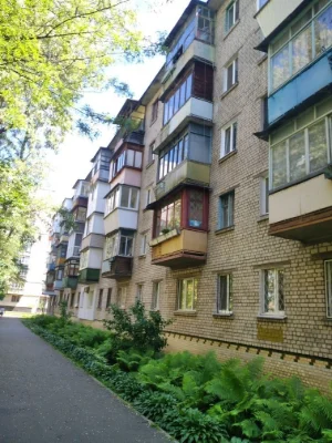 Bright and spacious! 3rd floor. Brick house. Selling 1 bedroom apartment.