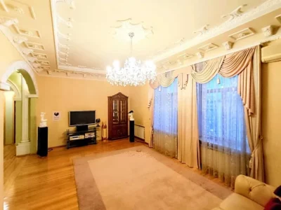 I will sell an elite apartment of 196 m² in the heart of Kharkiv | st.