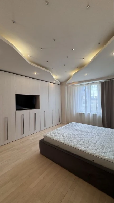 Sale of a 3-room apartment at Nazaryvska St. 7b