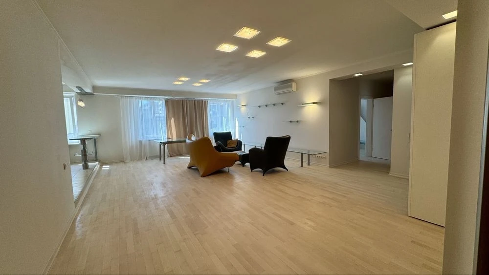 Продається 3-кімнатна квартира, вул. Назарівська, 7б