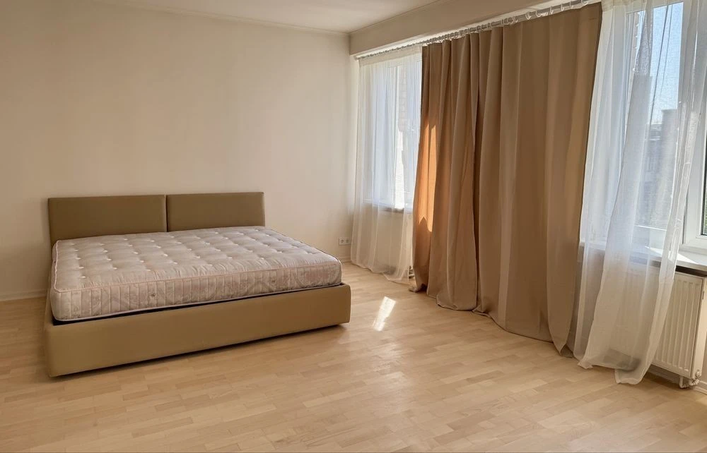 Продається 3-кімнатна квартира, вул. Назарівська, 7б