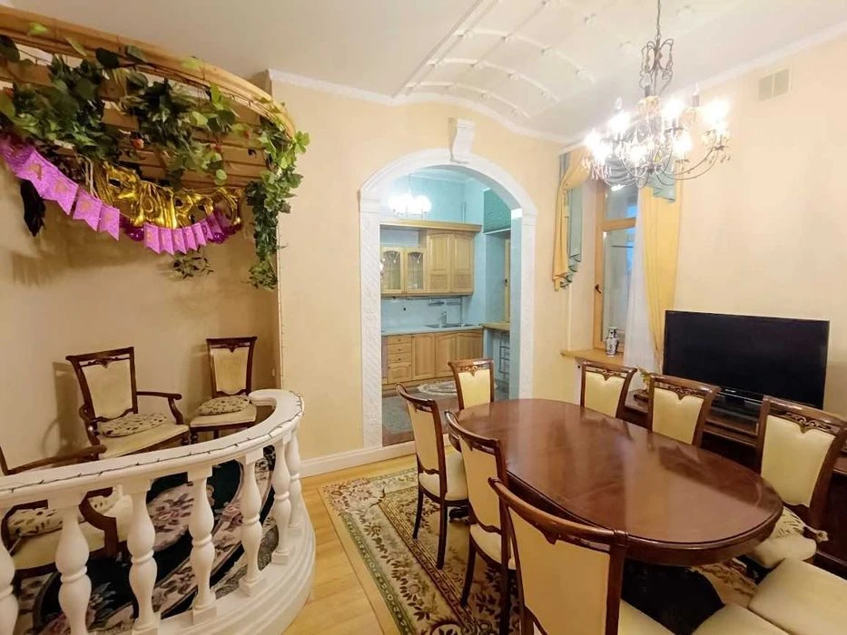 I will sell an elite apartment of 196 m² in the heart of Kharkiv | st.