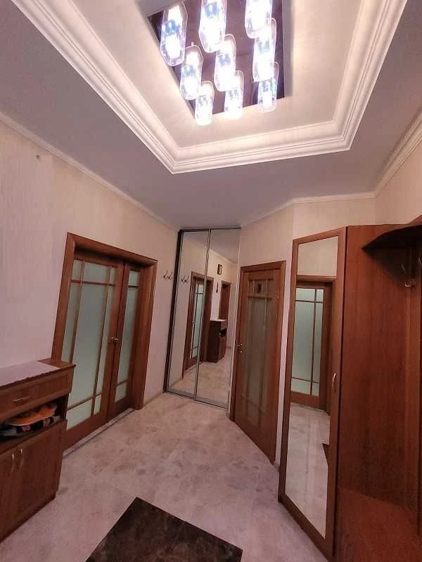 Sale of a large modern apartment in a business class building