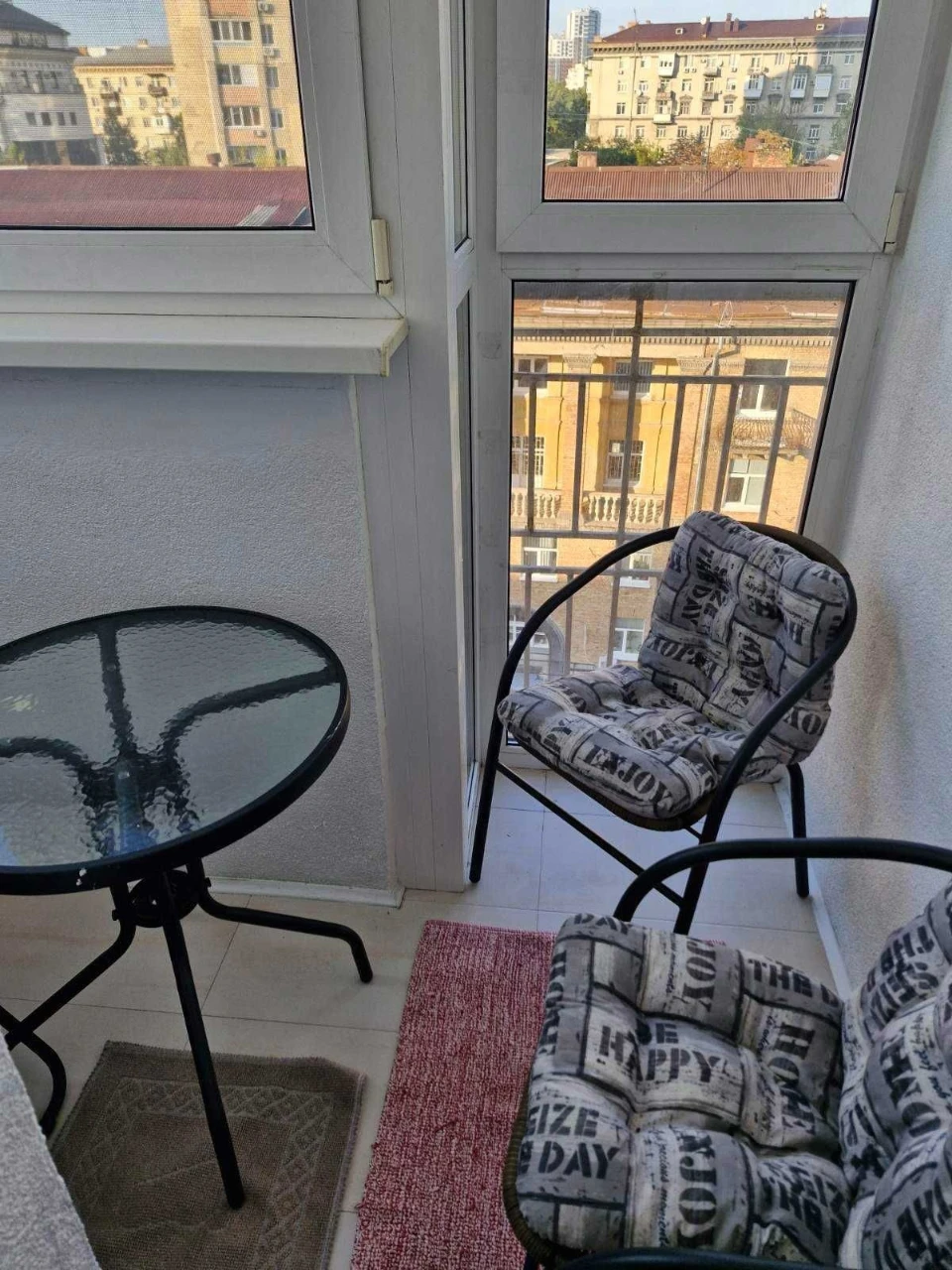 Sale of a large modern apartment in a business class building