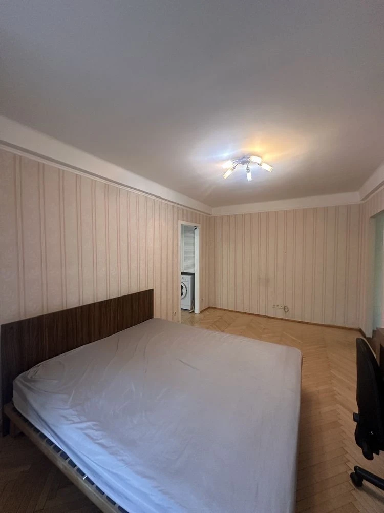 Sale of 2-room apartment, Shalimova, 19. Gas. 2nd floor. NO COMMISSION