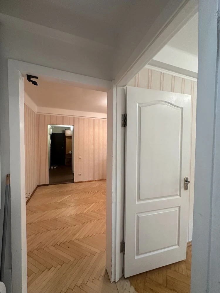 Sale of 2-room apartment, Shalimova, 19. Gas. 2nd floor. NO COMMISSION