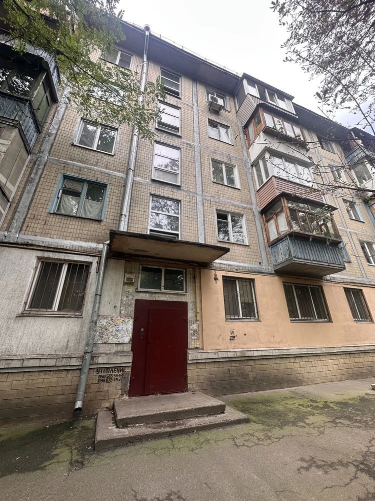 Sale of 2-room apartment, Shalimova, 19. Gas. 2nd floor. NO COMMISSION