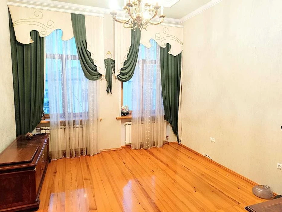 I will sell an elite apartment of 196 m² in the heart of Kharkiv | st.