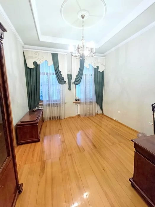 I will sell an elite apartment of 196 m² in the heart of Kharkiv | st.
