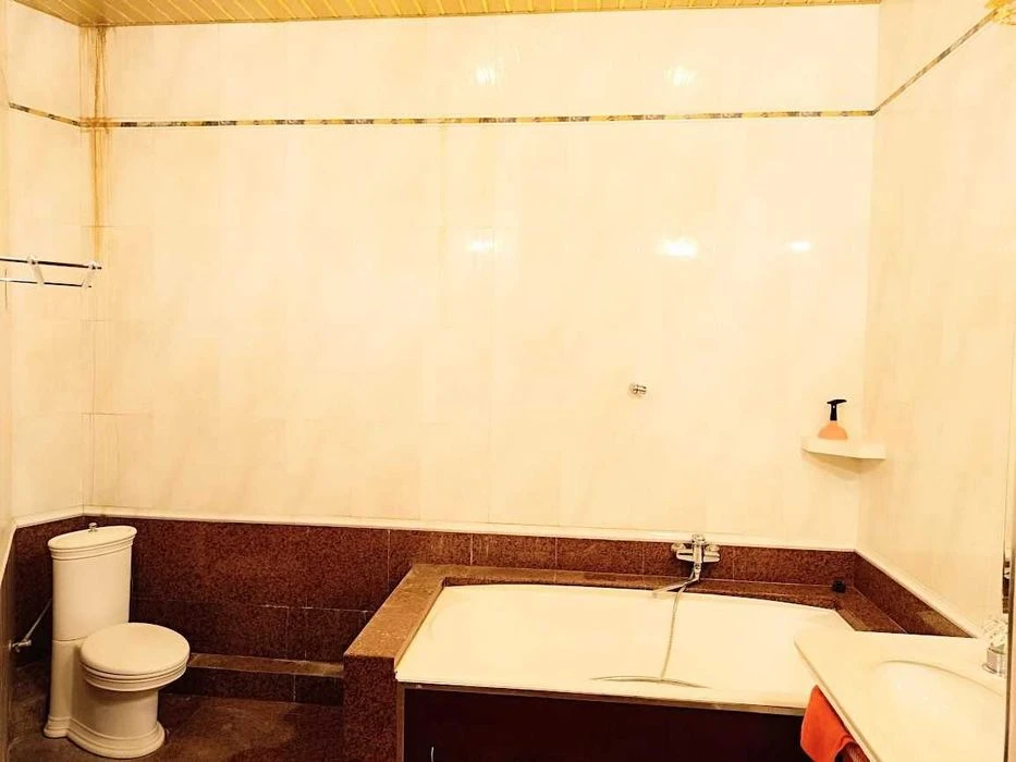 I will sell an elite apartment of 196 m² in the heart of Kharkiv | st.