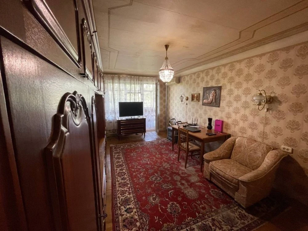Panorama 3-room Apartment + Garage, with 2 balconies and a view of the park