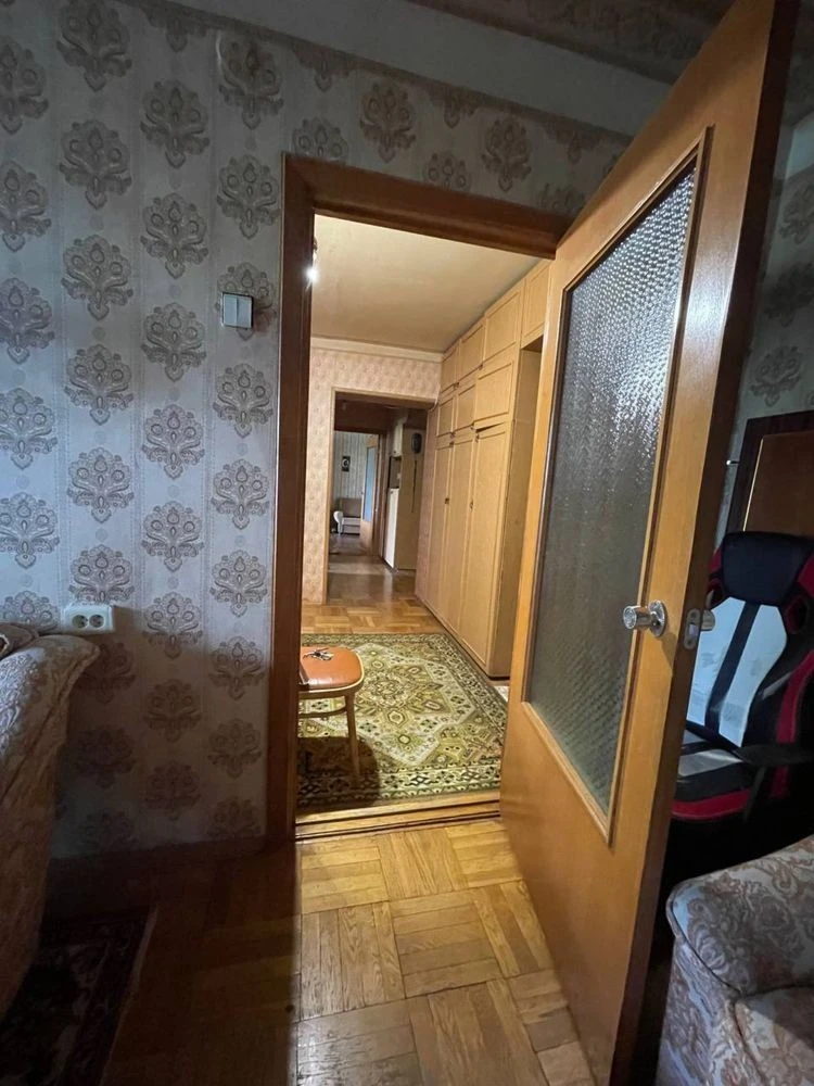 Panorama 3-room Apartment + Garage, with 2 balconies and a view of the park