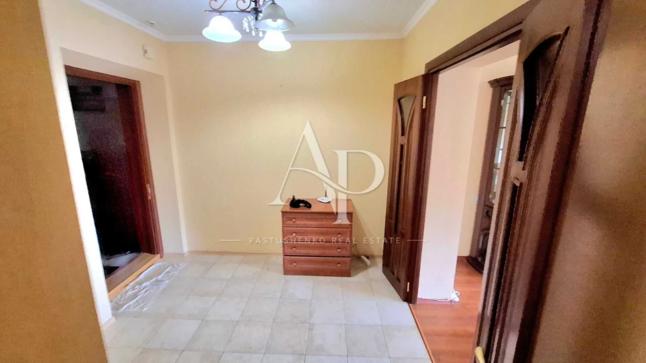 Sale of a 3-room apartment 110 sq. m on Levikovsky Street