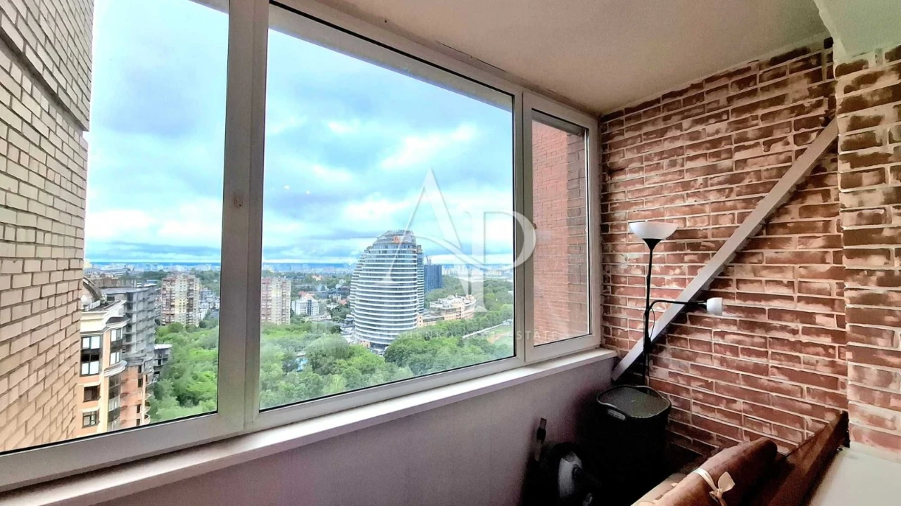 Sale of a 3-room apartment 110 sq. m on Levikovsky Street