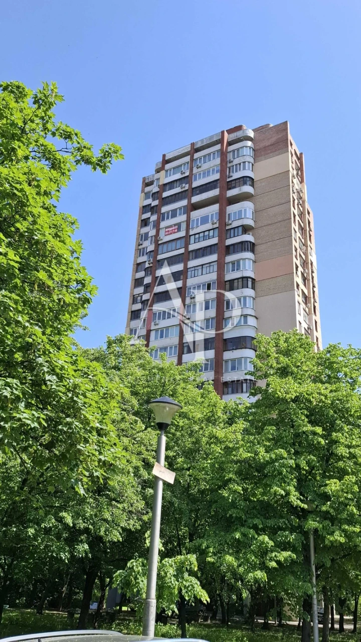 Sale of a 3-room apartment 110 sq. m on Levikovsky Street