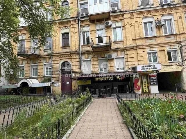 Продається 5-кімнатна квартира в районі "Палац Україна"