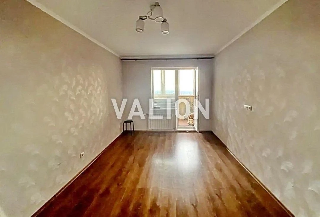 Продам 2-кімнатну квартиру 73,3 м2, вул. Є. Чавдар 4, до ст. м. Осокорки