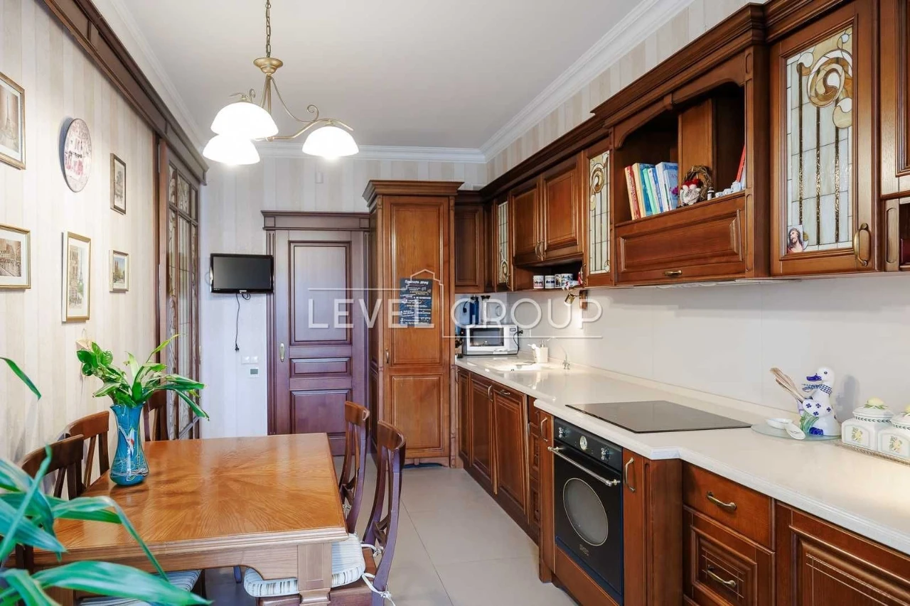 Spacious 4-bedroom apartment in the historic heart of Podil - for sale