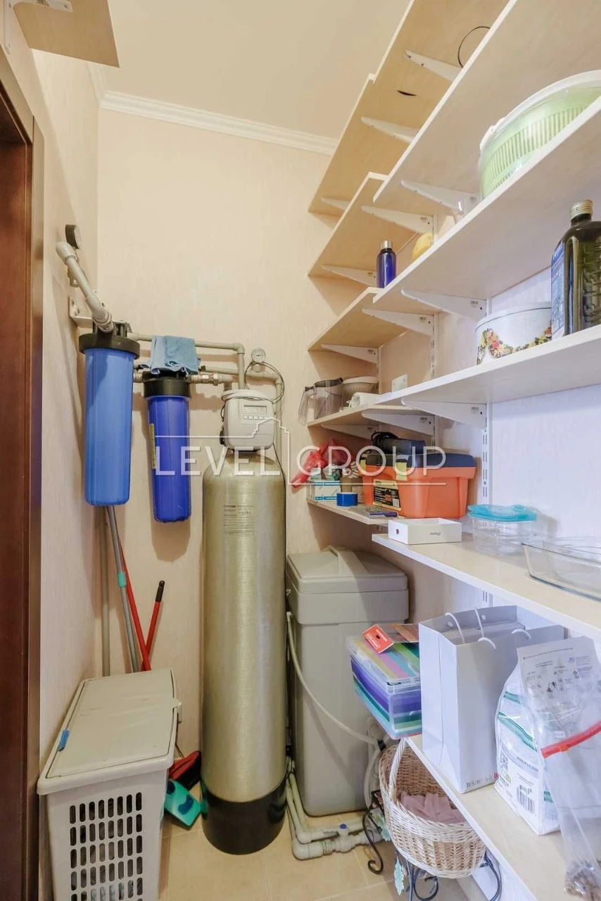 Spacious 4-bedroom apartment in the historic heart of Podil - for sale