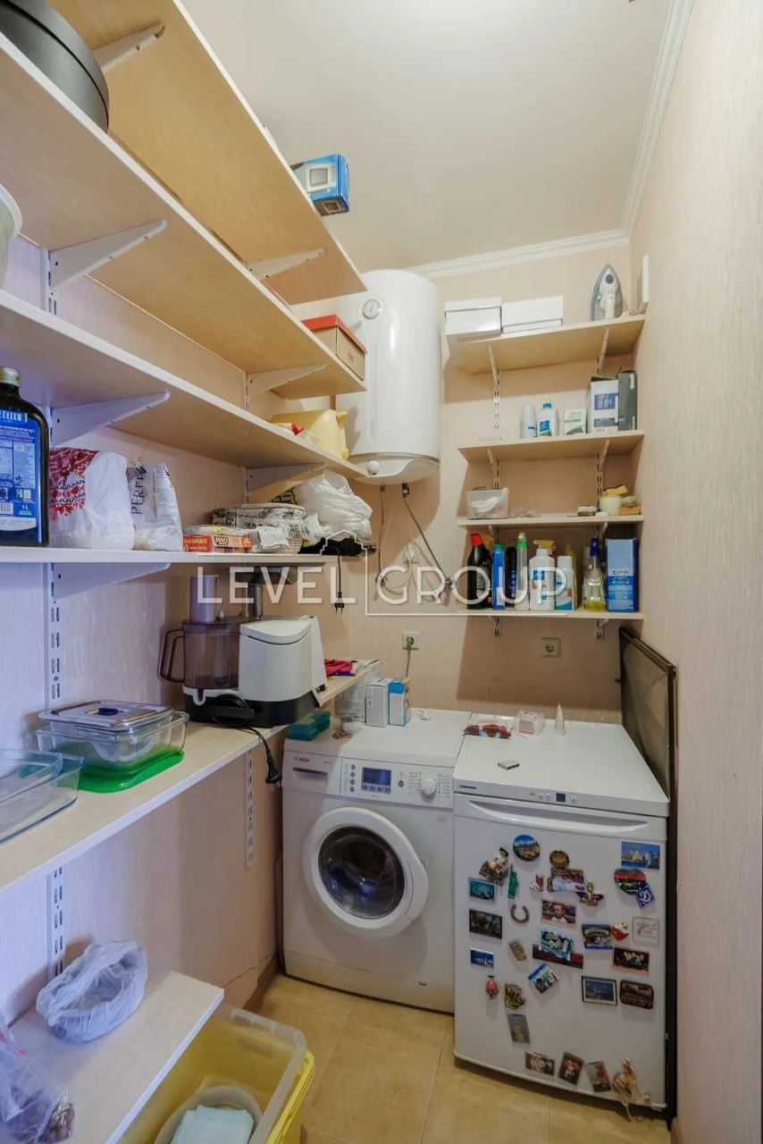 Spacious 4-bedroom apartment in the historic heart of Podil - for sale