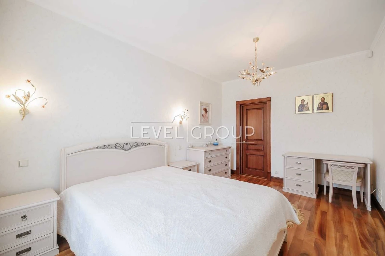 Spacious 4-bedroom apartment in the historic heart of Podil - for sale