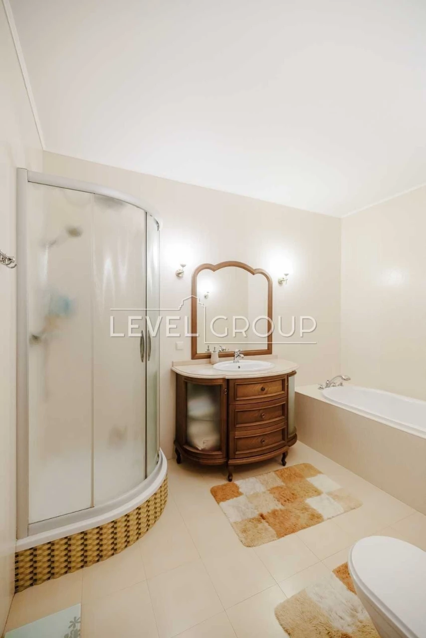 Spacious 4-bedroom apartment in the historic heart of Podil - for sale