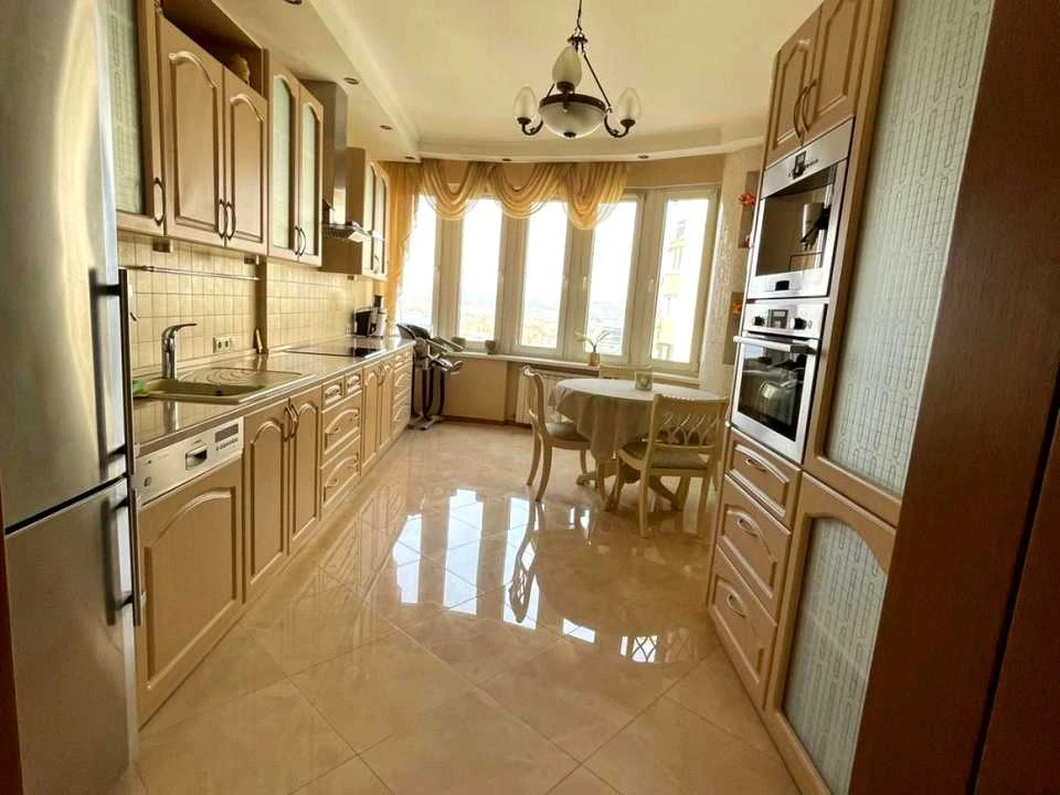 Apartment. Kyiv, Dniprovska Naborozhna st.