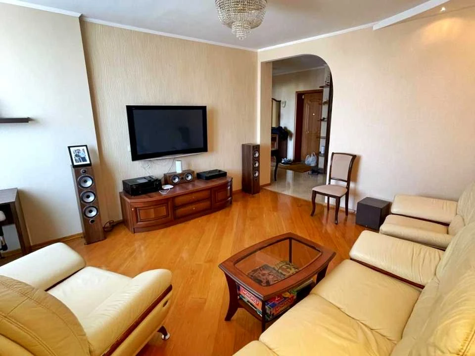 Apartment. Kyiv, Dniprovska Naborozhna st.