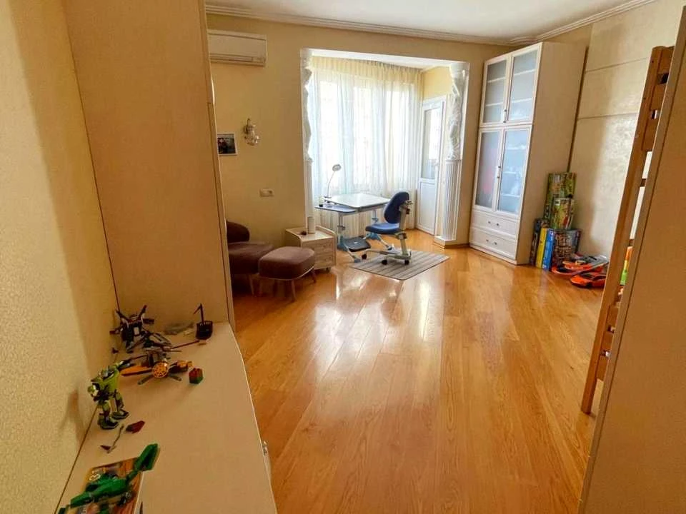 Apartment. Kyiv, Dniprovska Naborozhna st.