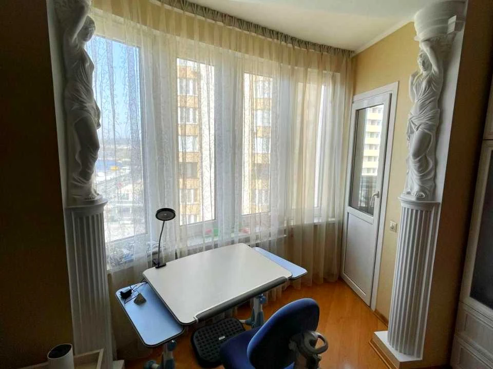 Apartment. Kyiv, Dniprovska Naborozhna st.