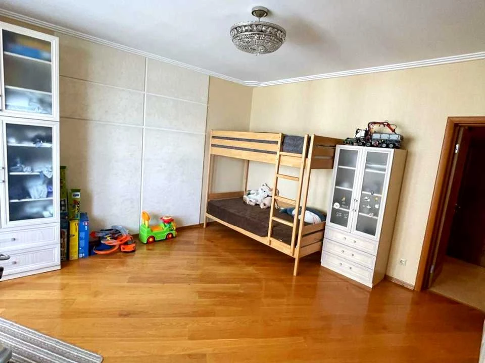 Apartment. Kyiv, Dniprovska Naborozhna st.