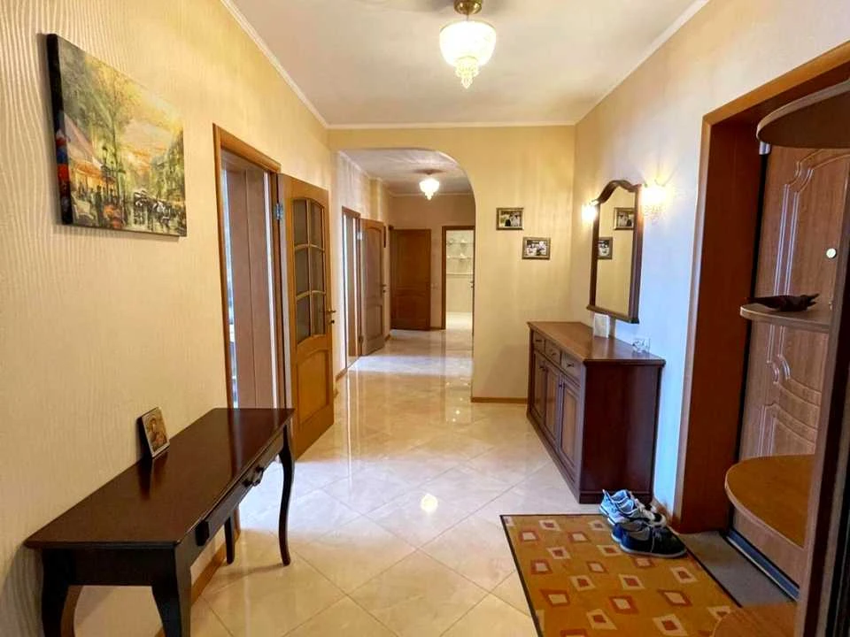 Apartment. Kyiv, Dniprovska Naborozhna st.