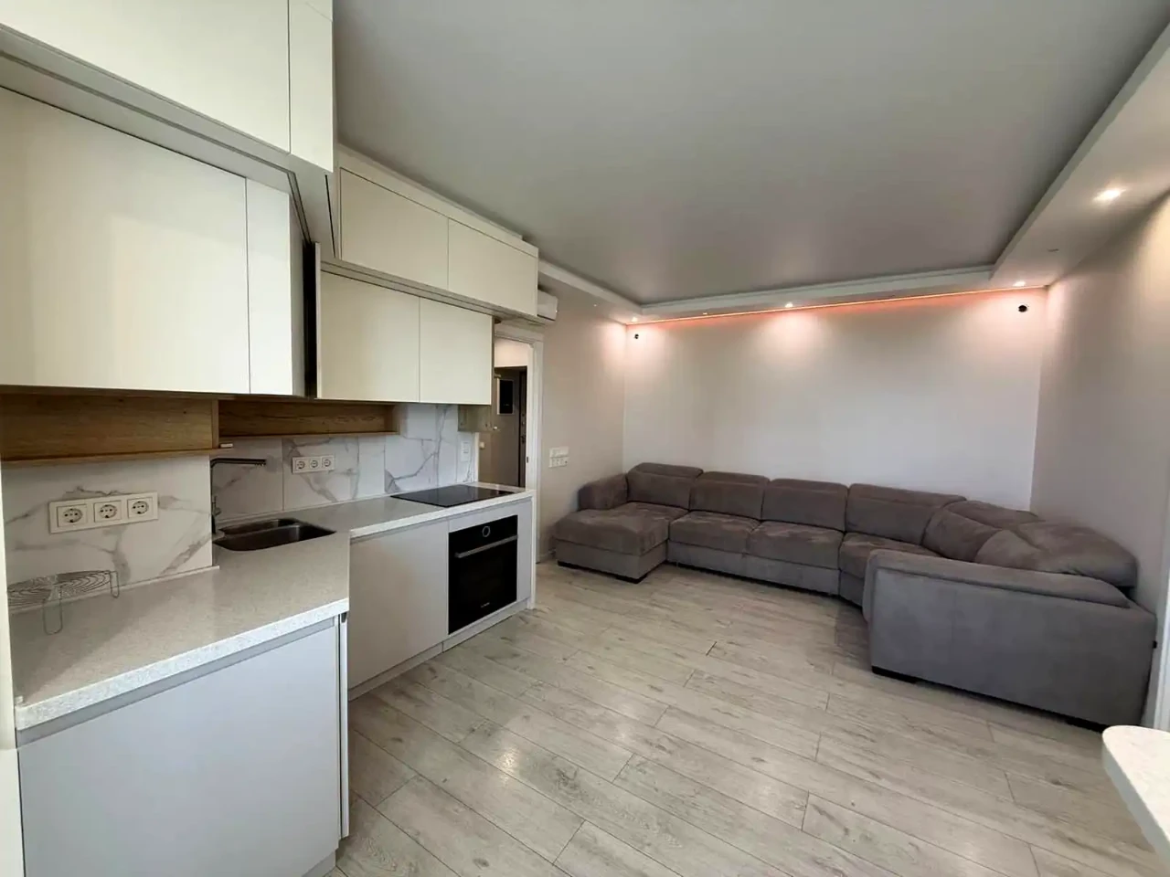 Оренда квартири 3-кімн. 80 м² 11/19 пов.