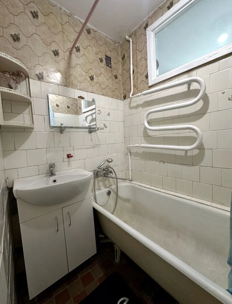 For sale 2-bedroom apartment on Str. Stepan Bandery.