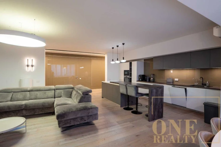 Long-term rental of a 4-bedroom apartment in the City Center of Lypky Building