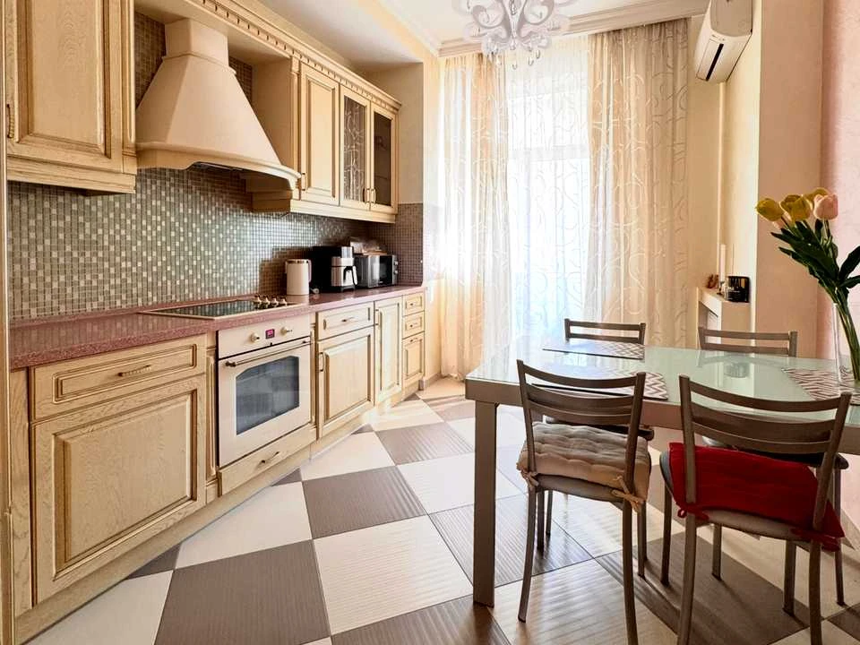 Apartment. Eugene Konovalets st., Kyiv