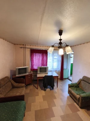 Продаю 2-кімнатну квартиру на пр. І. Мазепи, 9 поверх