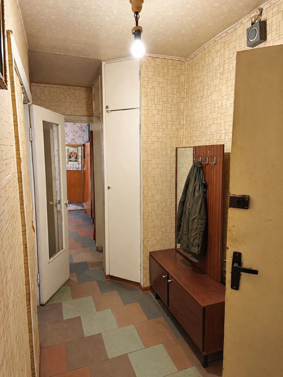 Продаю 2-кімнатну квартиру на пр. І. Мазепи, 9 поверх
