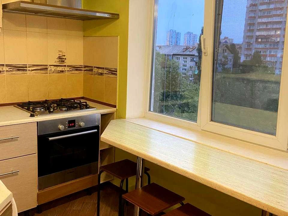 Квартира. Київ, Сергія Набоки вул.