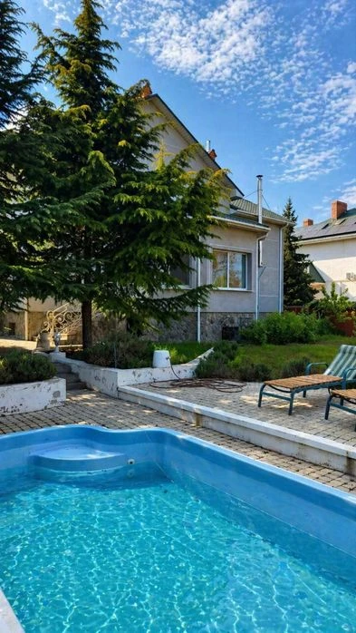 Owner's house for sale on one of the best streets of Sauvignon
