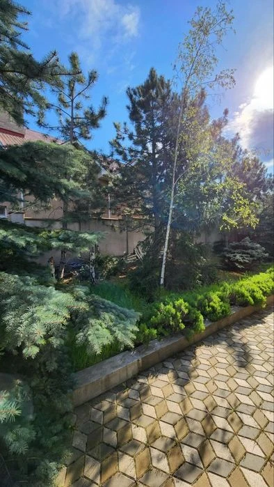 Owner's house for sale on one of the best streets of Sauvignon
