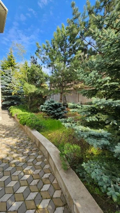 Owner's house for sale on one of the best streets of Sauvignon
