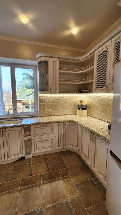 Owner's house for sale on one of the best streets of Sauvignon