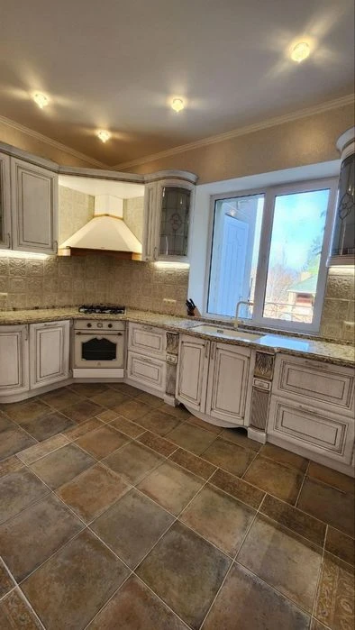 Owner's house for sale on one of the best streets of Sauvignon