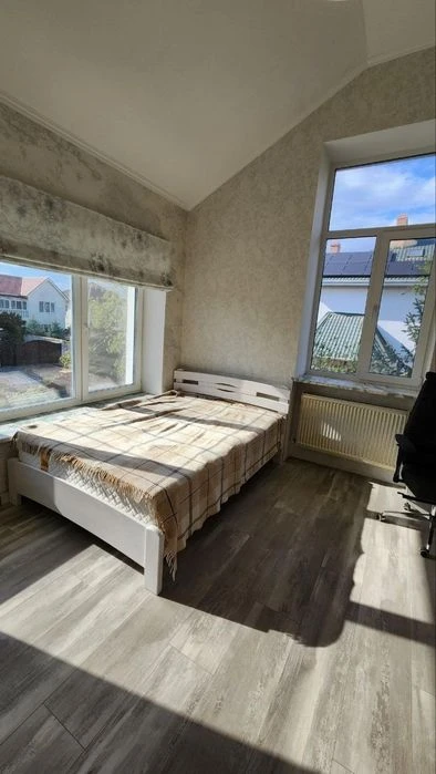 Owner's house for sale on one of the best streets of Sauvignon