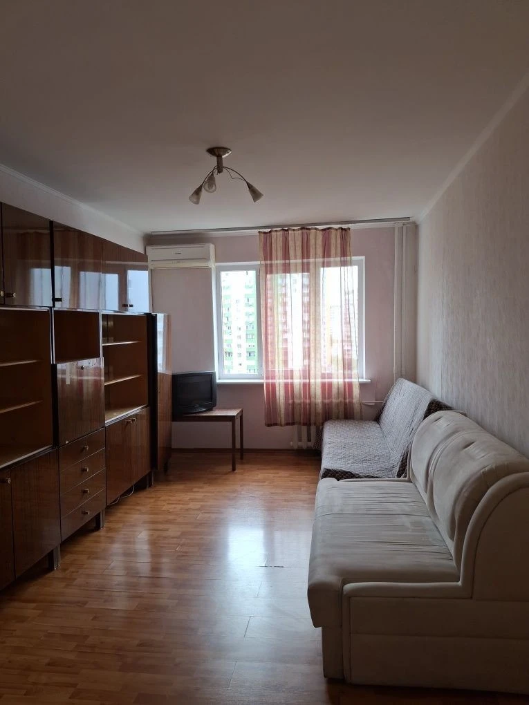 Оренда 1 квартири на Троєщині 40кв. м 10/16 пов. будинку вул