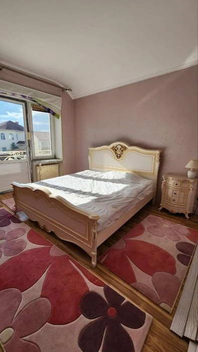 Owner's house for sale on one of the best streets of Sauvignon
