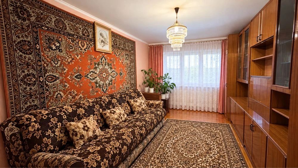 Продаж 2-х кіинатної по вул.Довга з індивідуальним  опалення